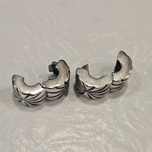 RETIRED Bundle 2 Pandora Sunburst Clip Charms - Picture 1 of 2